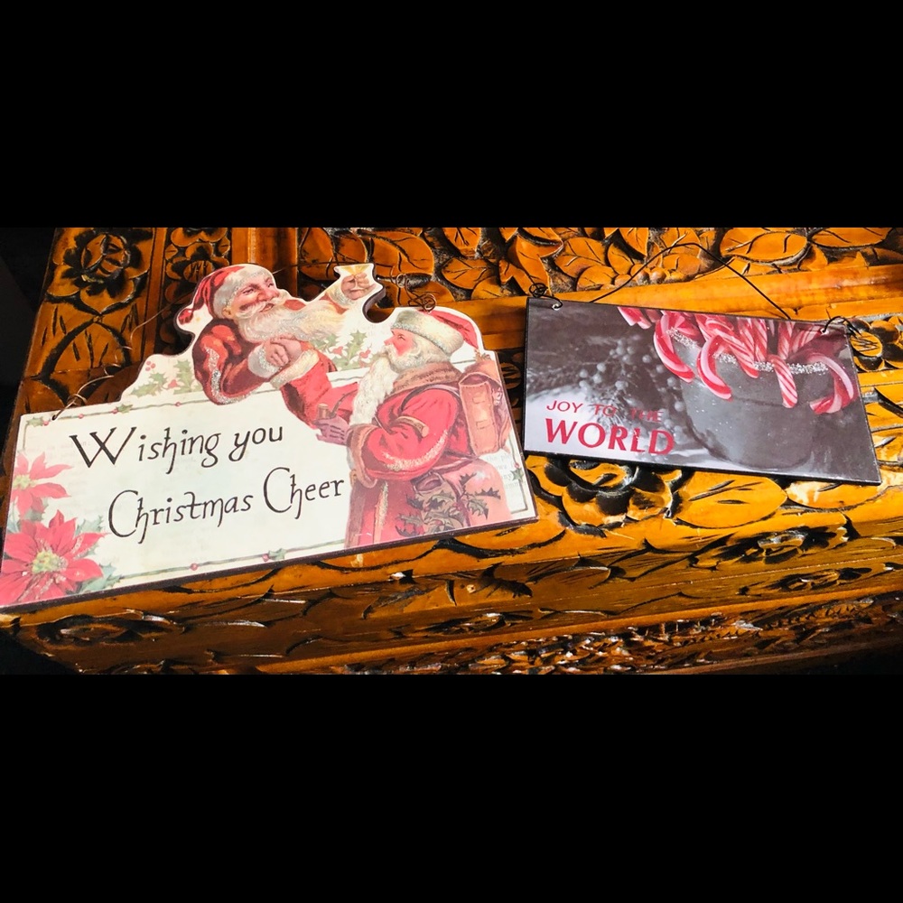 Set of 2 holiday wall plaques